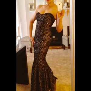 🔥Norma Kamali Fishtail Black Lace Strapless